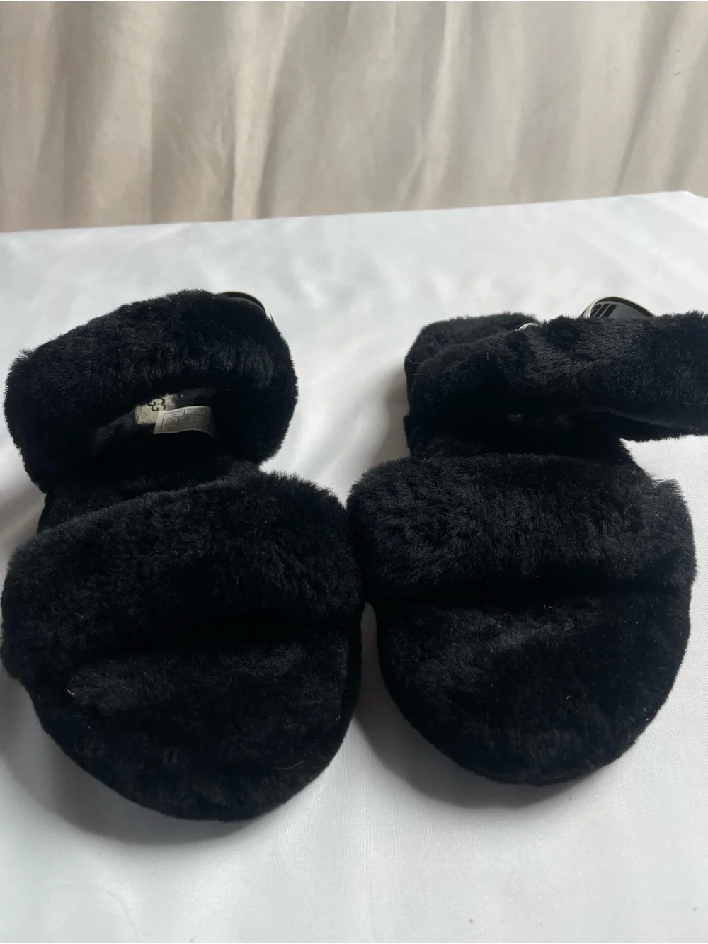 UGG Fluff Yeah Slide Slippers – Black Fuzzy Logo Strap, Size 4